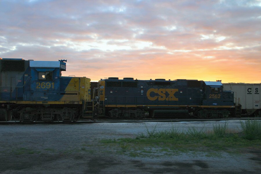 Sunset
2691/2562/1558 @ North Yard - 6/18/05
