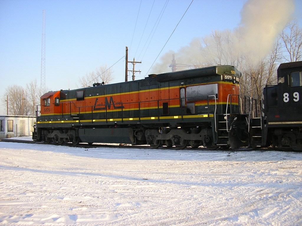 HESR yard Bay City. Dec 8/05
Trailing unit of 3 unit set.
CM 5175
