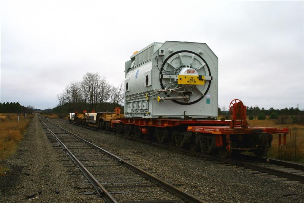 1 DEC 2015
Heavy-Duty flatcar KRL 370356 at Elmira with Generator load for natural gas fired power plant being built.
