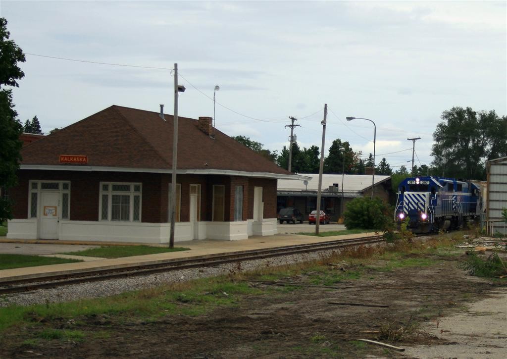 Kalkaska 12 September 2014
GP38-2 397 and GP35 385 pass the PRR depot at Kalkaska with southbound freight. After decades of being closed in, the east view of the depot is opened up with the former lumber yard being torn down.
