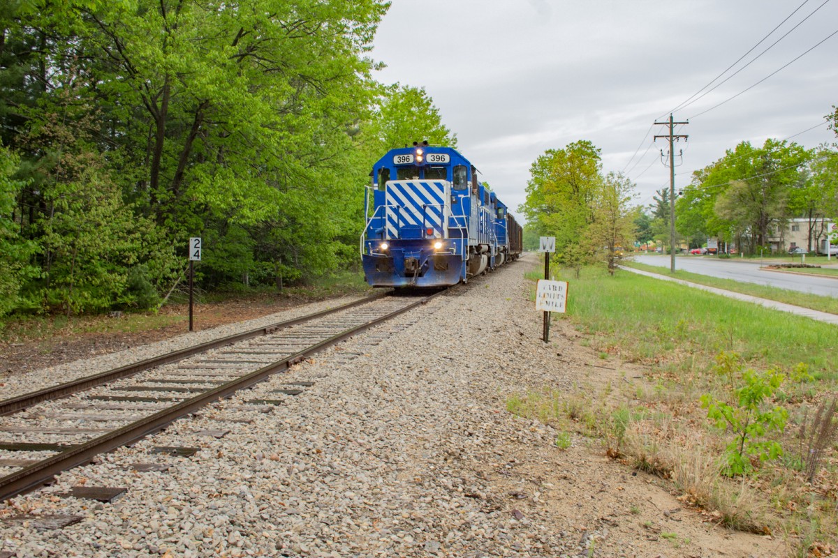 Beacon in TC - 24 May 2021
396-395 depart Traverse City with 3 loads of scrap metal from Beacon Recycling, passing mp 24.
