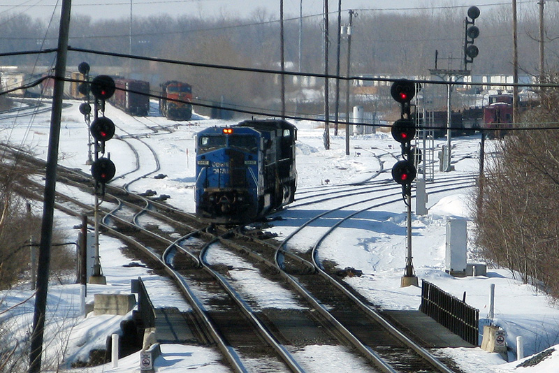 10R Power at 289
New 10R power rolls through the "puzzle switch" at 289 before backing onto their train sitting in the Mega
Keywords: 10R