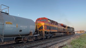 KCS 4800 trailing behind CSX 134 in Grandville